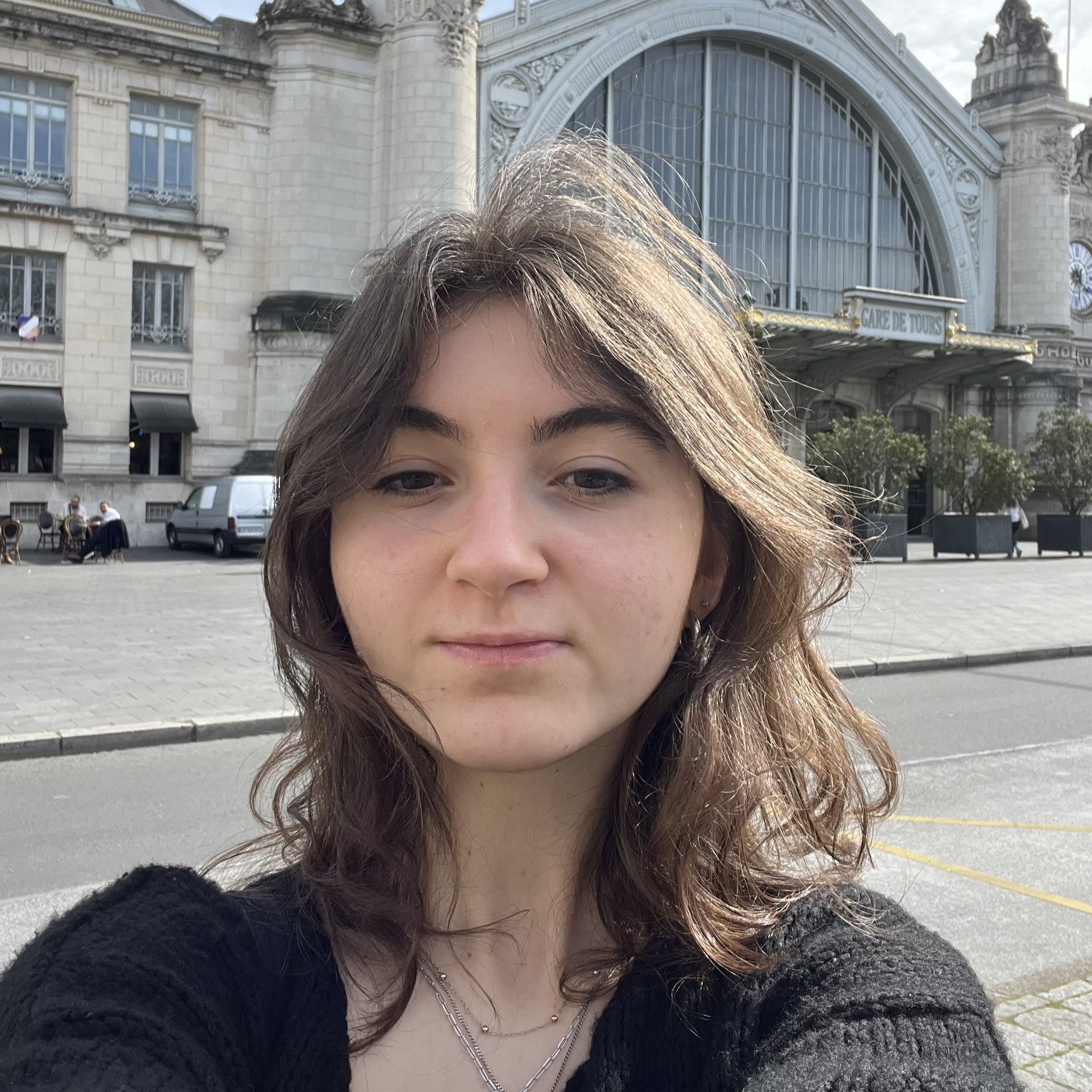 Lola Dixneuf